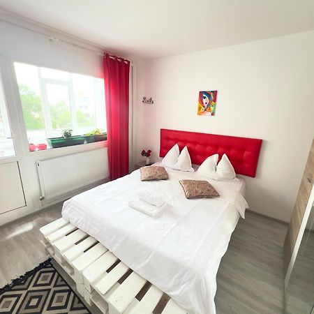 3 Rooms Apartment Airy & Bright Palas Style Iasi Exterior foto