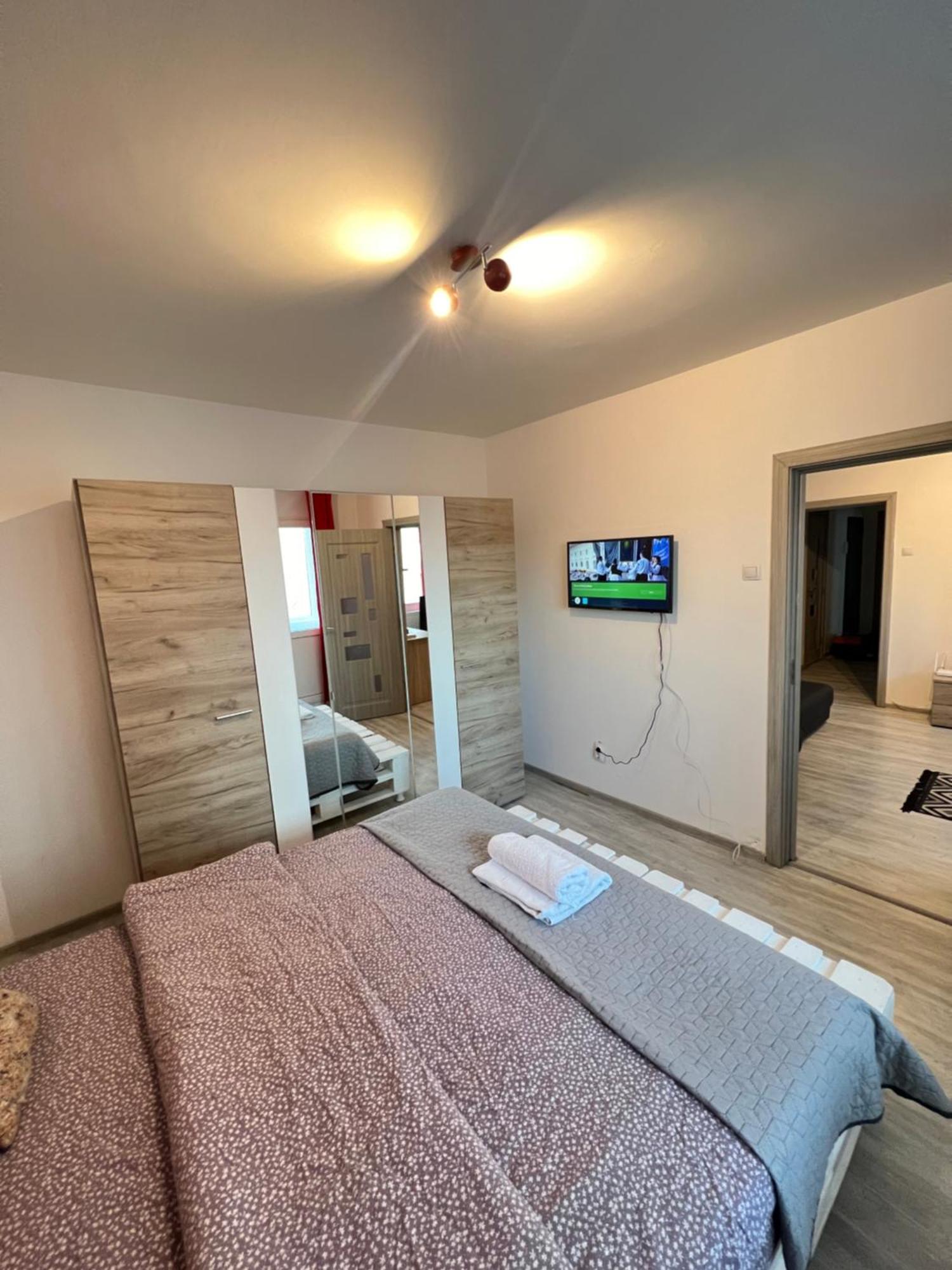 3 Rooms Apartment Airy & Bright Palas Style Iasi Exterior foto