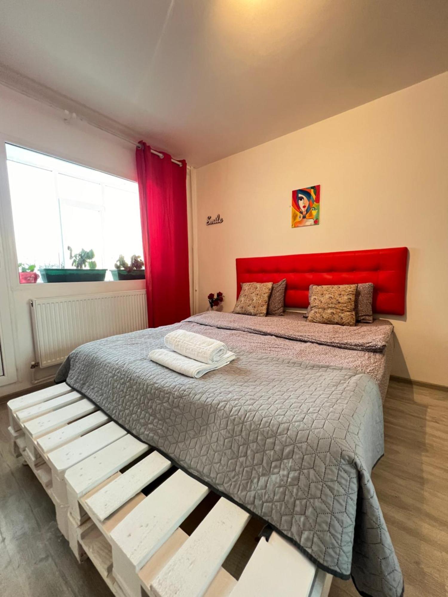 3 Rooms Apartment Airy & Bright Palas Style Iasi Exterior foto
