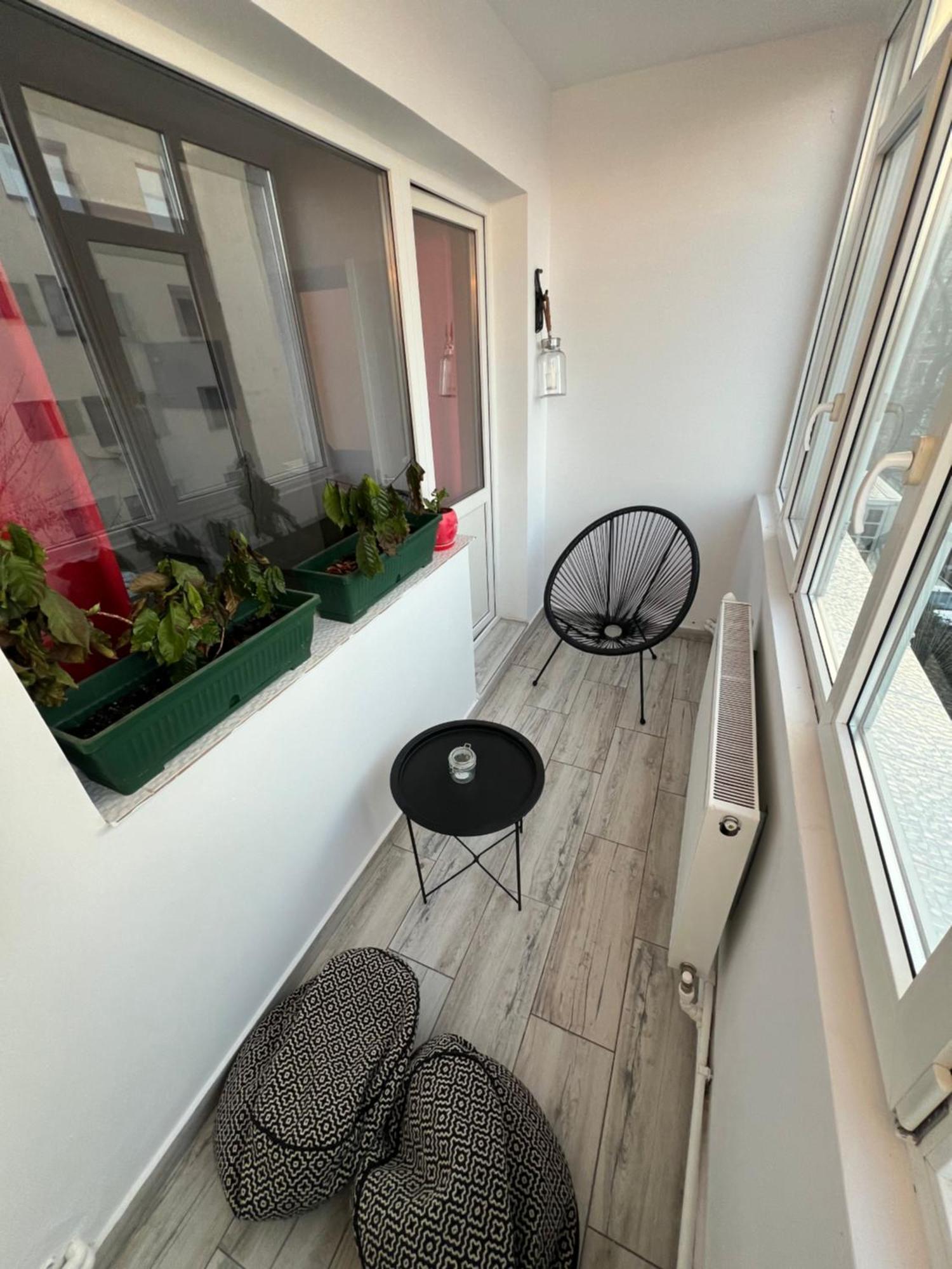 3 Rooms Apartment Airy & Bright Palas Style Iasi Exterior foto